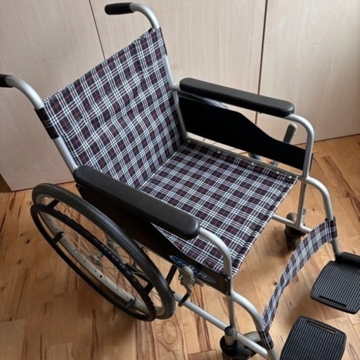 自走式　ノーパンクタイヤ　車椅子　 日進医療器  nissin