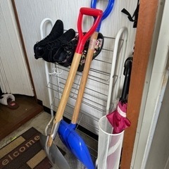 交渉中、雪かきスコップ