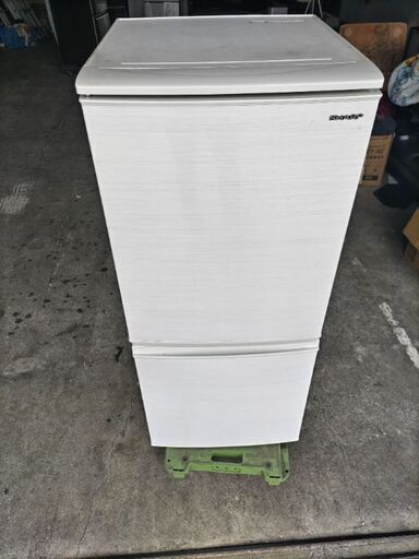 激安中古冷蔵庫　2020年製シャープ140㍑　配達設置リサイクル回収無料
