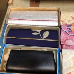 レトロな和装バッグと帯の画像