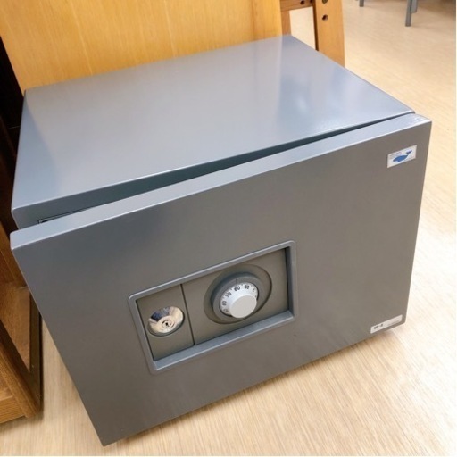 金庫◆家庭用◆ＥＩＫＯ◆扉付き耐火金庫 SF-4◆外形寸法：幅49 ×奥行44.5 ×高さ37 cm(約) 内形寸法：幅35.5 ×奥行25.5 ×高さ21.5 cm(約)【こちらは店舗です。浜村鹿野温泉ICから3分 買取本舗 宮本リサイクル 営業時間9～19時 定休日水曜】