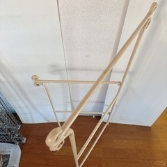 ハンガーラックの画像