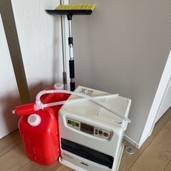 冬物グッズ(石油ストーブ、スノーブラシ)