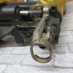 ★値下げ★ 日立 WF4H 高圧ねじ打ち機 中古品 カバーがない為深くすると打てない場合があります【ハンズクラフト宜野湾店】の画像