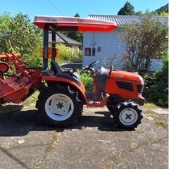 トラクター(農機具)の画像