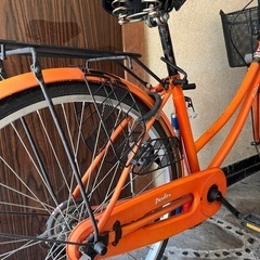 自転車 と空気入れの画像