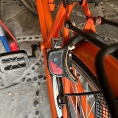 自転車 と空気入れの画像