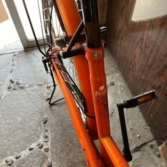 自転車 と空気入れの画像