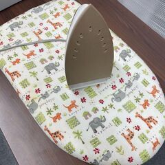 東芝 コード付きスチームアイロン　TA-B65　アイロン台付き