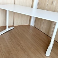 美品　3000円　テーブル　IKEA BEKANT ベカント　天板&下部フレーム ホワイトの画像