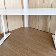 美品　3000円　テーブル　IKEA BEKANT ベカント　天板&下部フレーム ホワイトの画像