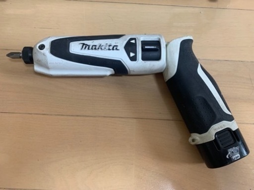 マキタ　ペン型インパクトドライバーTD021D 白　中古品