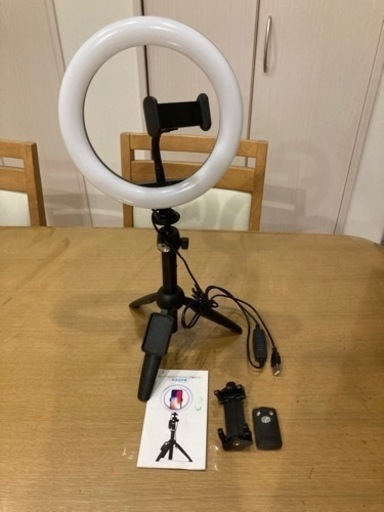 ほぼ未使用 【多機能 3in1 LEDリングライト 自撮り棒 スマホ三脚】 外径8in Bluetoothリモコン付き 3色モード 10段階輝度調節 長さ7段階伸縮 360°回転 撮影照明用ライト 卓上ライト 美容化粧 YouTube生放送 ビデオカメラ撮影用 自撮り
