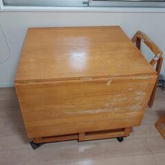 ダイニングテーブルの画像