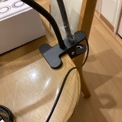 ほぼ未使用 スマホスタンド ライト付き LEDリングライト クリップ式 T8-608の画像
