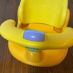 アップリカバスチェアー／イエロー、ソフトバスマットなしの画像
