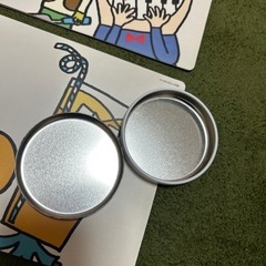でこぼこフレンズ　シールと缶の画像