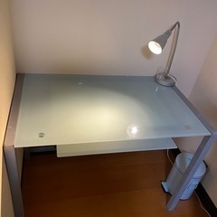 家具 オフィス用家具 机　IKEA製照明付きの画像