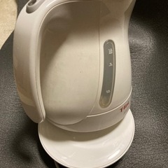 tーfal湯沸かしポット中古　木製の椅子と一緒で無料の画像