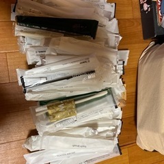 使い捨て歯ブラシ80本&くしと髭剃り