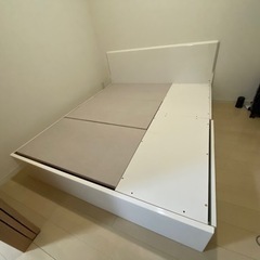 クイーンサイズ ベッド マットレスとフレームとボックスシーツ ニトリ 