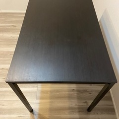 IKEA TARENDO ダイニングテーブル 机　家具の画像