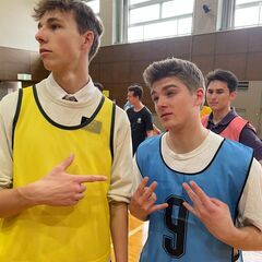 一緒にスポーツをしてくれる人を探しています。
