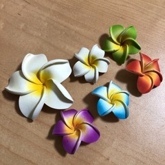 バリ島風カエルお香立て+お皿　　敷石とお花付きの画像