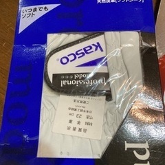 【商談成立👍】ゴルフ　グローブ2個とボール1スリーブの画像