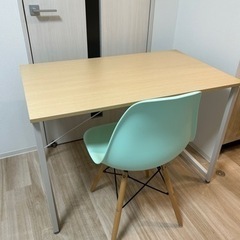 パソコンデスクとチェアセット