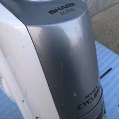 2015年製 シャープほうき形電気掃除機「EC-ST20-W」の画像