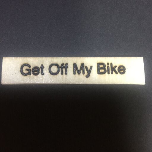 石粉粘土作品「降りろと男は言う。死神は笑う」