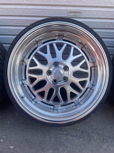 車のパーツ タイヤ、ホイール