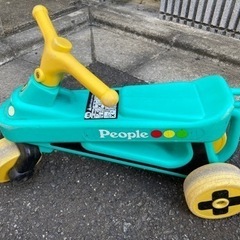 ピープル　足蹴り三輪車（おもちゃ 三輪車）