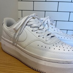 NIKE スニーカー23.5cmの画像
