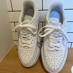 NIKE スニーカー23.5cmの画像