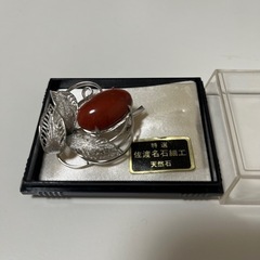 天然石　佐渡名石細工（赤玉石）ブローチの画像
