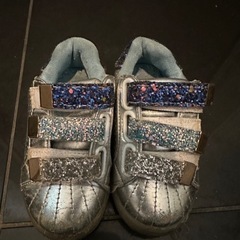 光るシューズ　15センチ