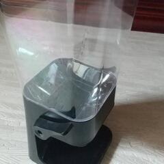 【値下げ】未使用ペットフードの保管用に(１個)の画像