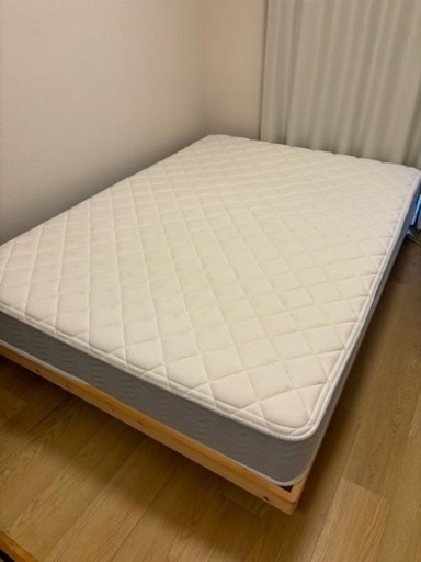 【取引中】【4/28-30に引取可能な方限定】【ニトリ】ベッド マットレス セット ダブルサイズ　 ベッドカバー付き
