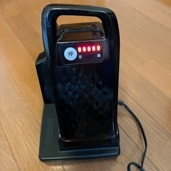 自転車用バッテリー　と　充電器の画像