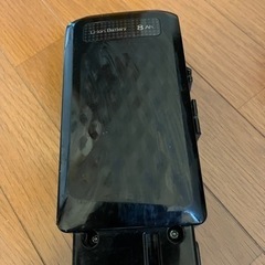 自転車用バッテリー　と　充電器の画像