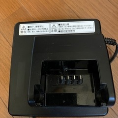 自転車用バッテリー　と　充電器の画像