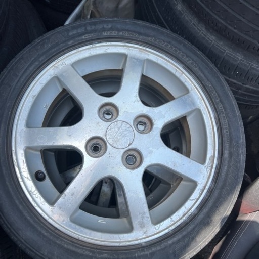 車のパーツ タイヤ、ホイール