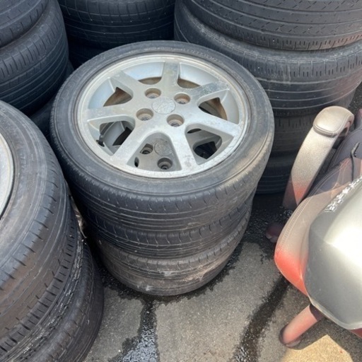 車のパーツ タイヤ、ホイール