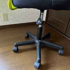 キャスター付き椅子 の画像