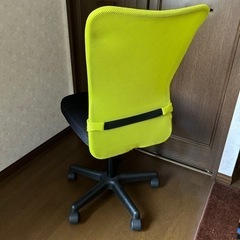 キャスター付き椅子 の画像