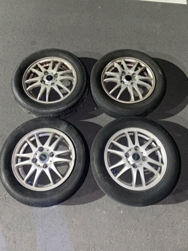 車のパーツ タイヤ、ホイール