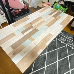 高級ガラステーブルの画像