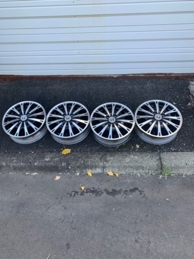 車のパーツ タイヤ、ホイール